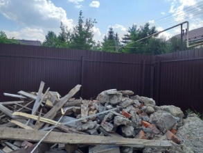 Забор из профнастила с утрамбовкой щебнем 90 метров